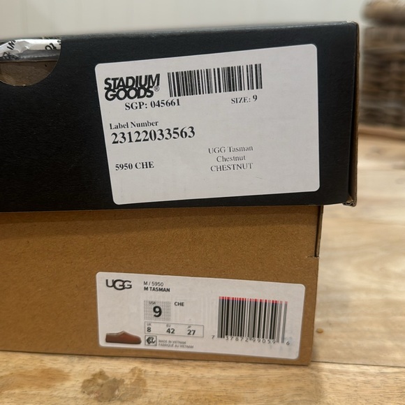 UGG Tasman Slippers. NWT. Size EU 42
In box. Never worn. - Picture 6 of 6